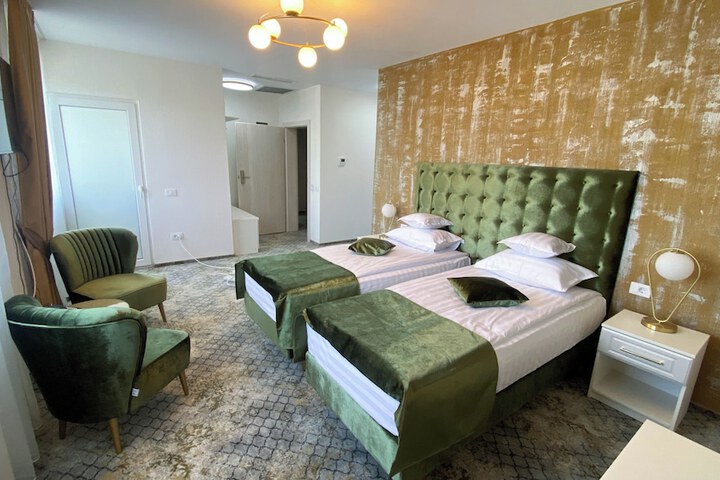 Room 12 of 36