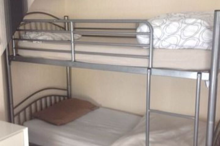 Room 6 of 12