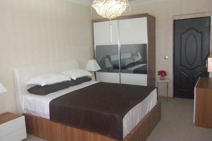 Room 4 of 27
