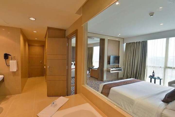 Room 13 of 60