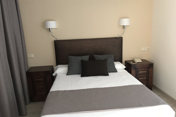 Room 3 of 34