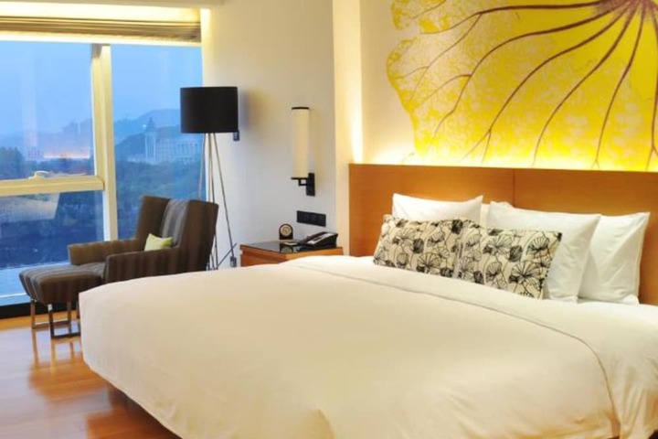 Room 12 of 38