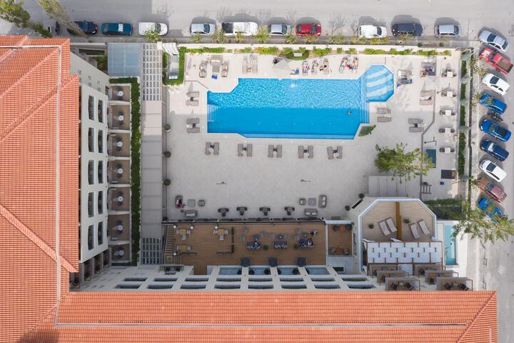 Hotel 349 of 357