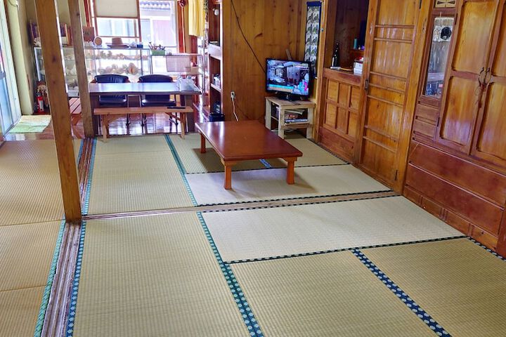 Room 8 of 25