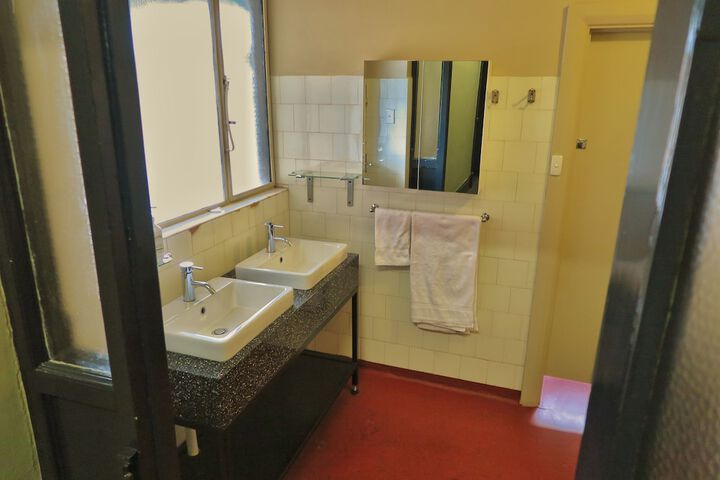 Room 11 of 31