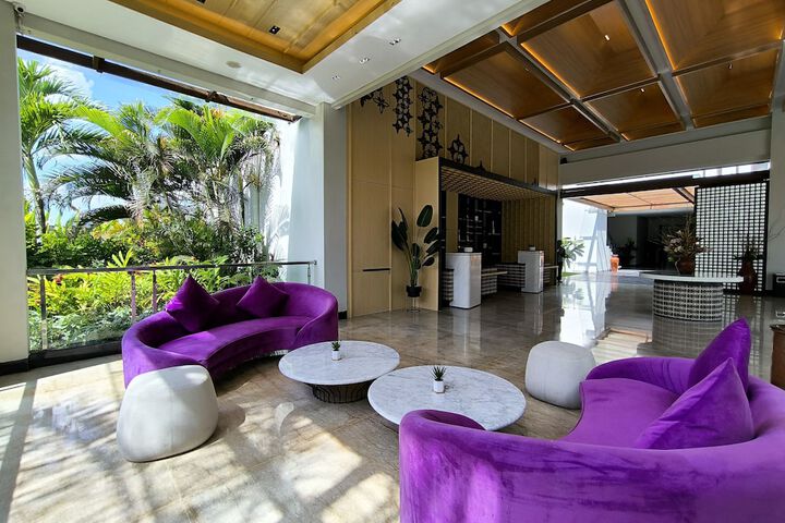 Entrance & Lobby