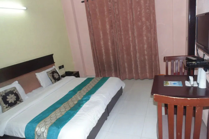 Room 5 of 12