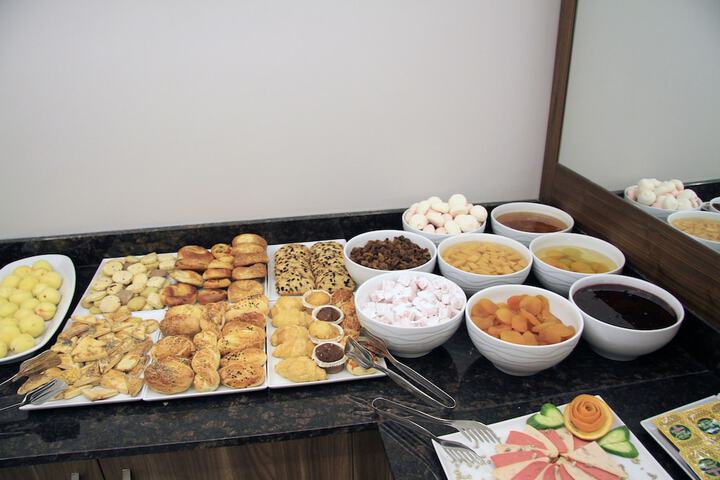 Dining 36 of 45