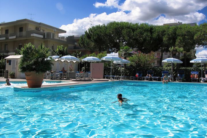 Pool Hotel