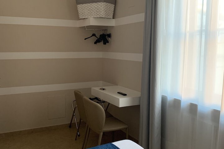 Room 12 of 39