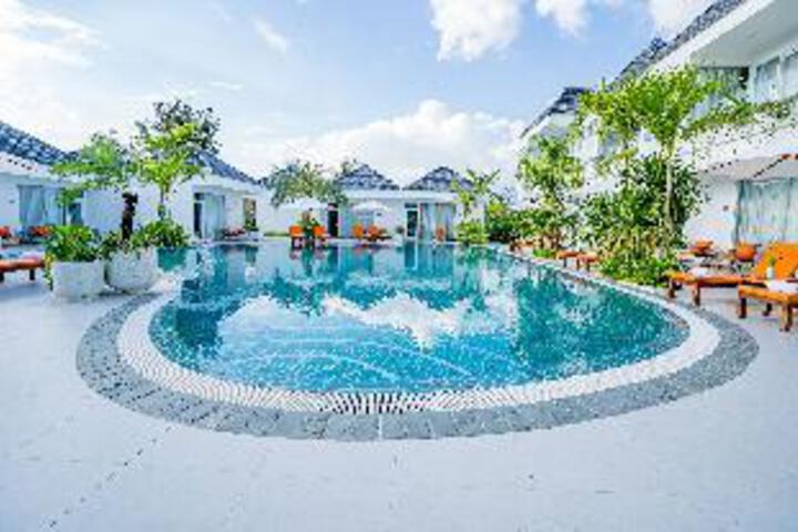 Pool 12 of 23