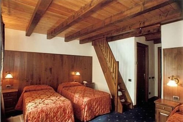 Room 20 of 66