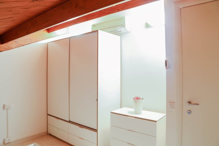 Room 9 of 21