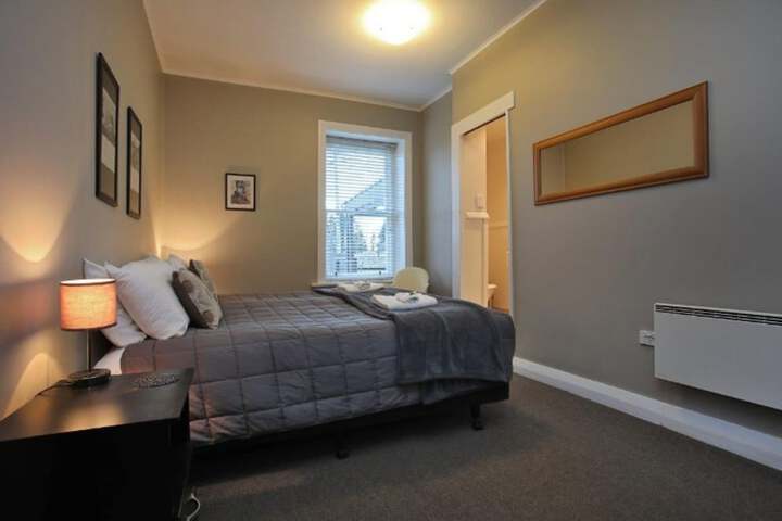 Room 5 of 28