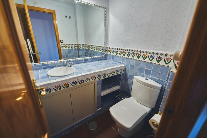 Room 8 of 27