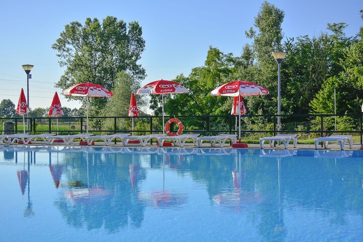 Hotel with Pool