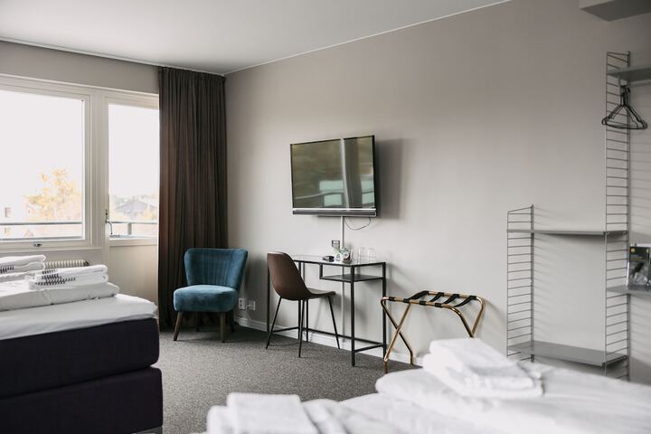 Room 10 of 37