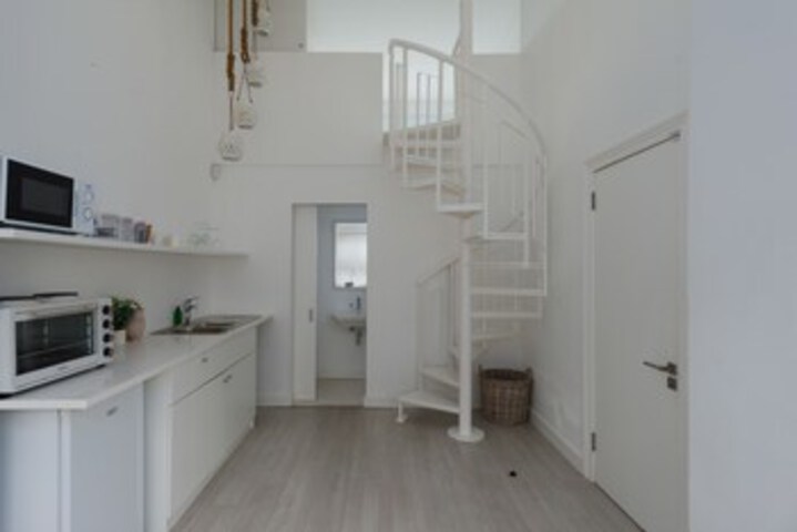 Room 8 of 12