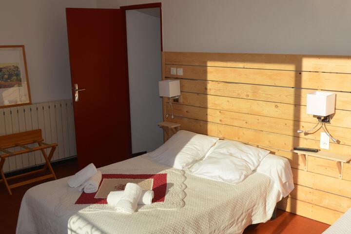 Room 11 of 28