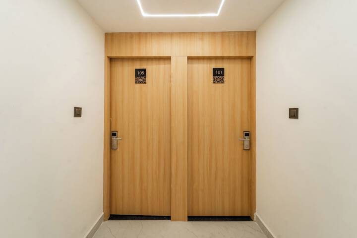 Ballroom/Hall 34 of 41