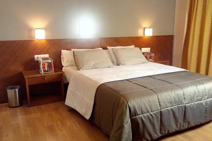 Room 10 of 32