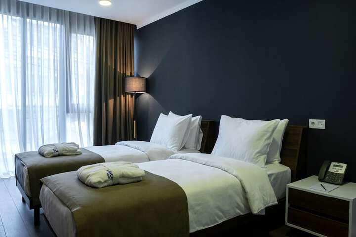 Room 16 of 240