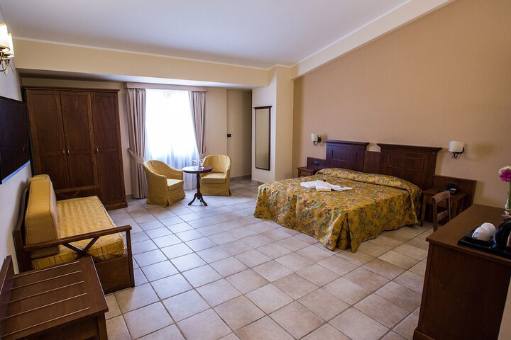 Room 9 of 27