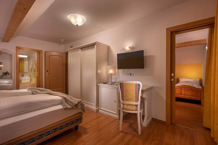 Room 13 of 78