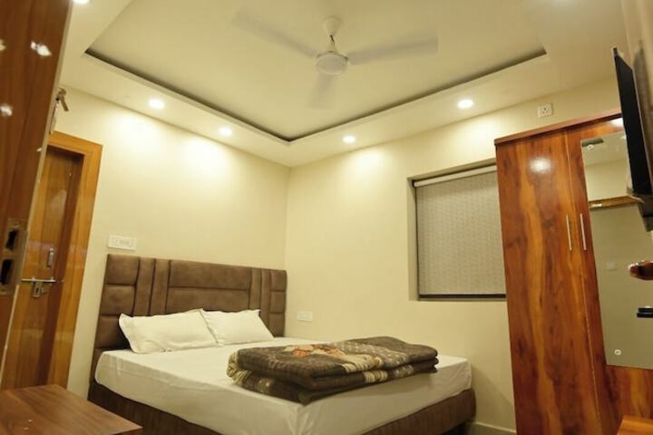 Room 33 of 90