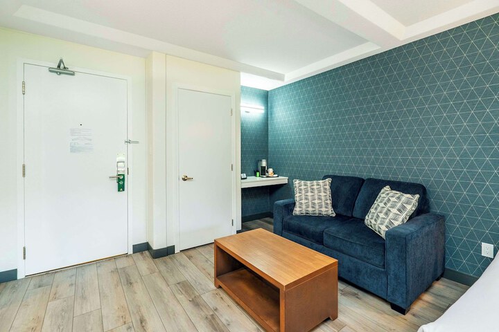 Room 10 of 35