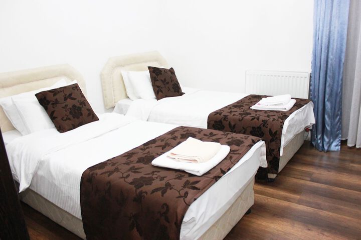 Room 10 of 66
