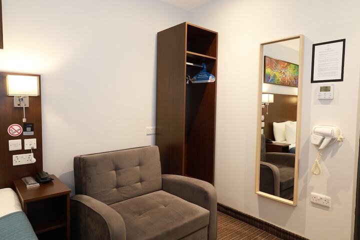 Room 14 of 63