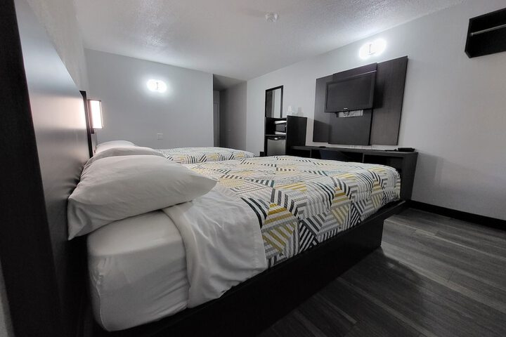 2 Double Beds (7 of 10)