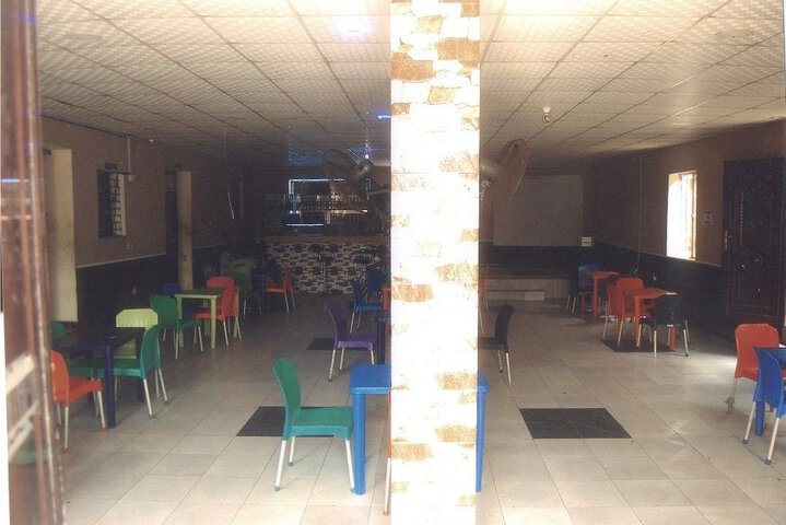 Dining 9 of 12