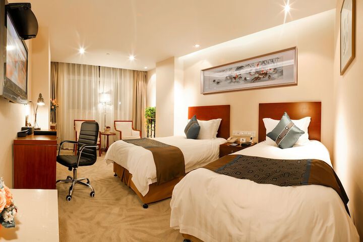 Room 10 of 38