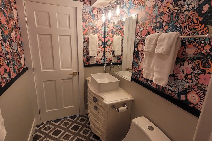 Room 28 of 45
