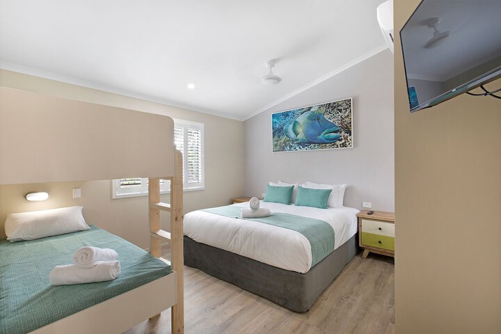 Room 4 of 89