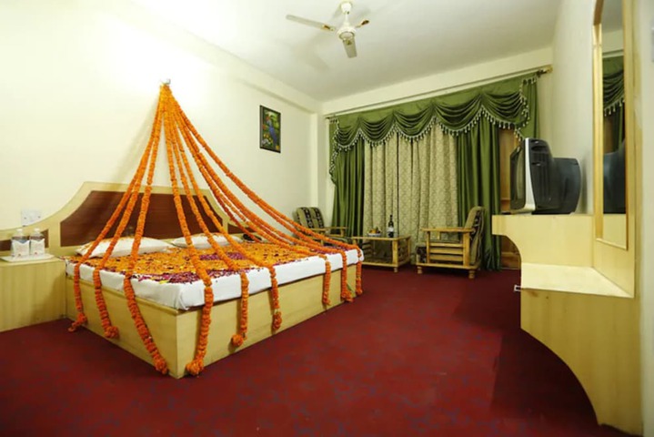 Room 9 of 37