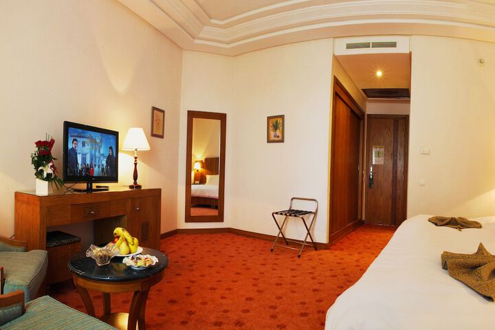 Room 10 of 66