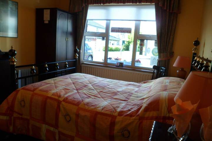 Room 3 of 28