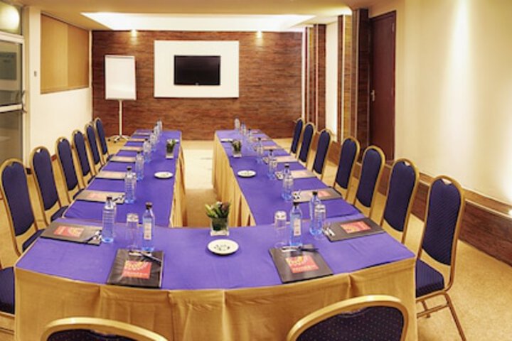 Ballroom/Hall 95 of 102