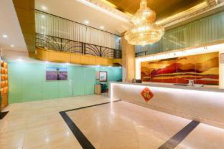 Silver Spring Hotel (Shenzhen Yuanling Subway Station)