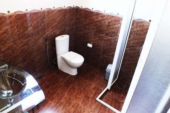Room 16 of 33