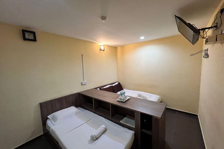 Room 11 of 28