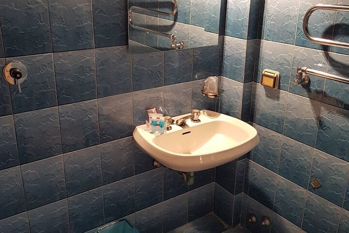 Room 16 of 34