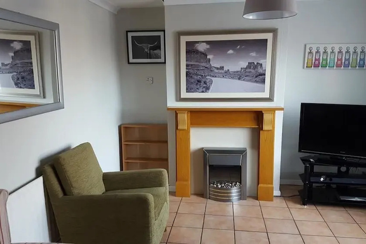 Room 2 of 5