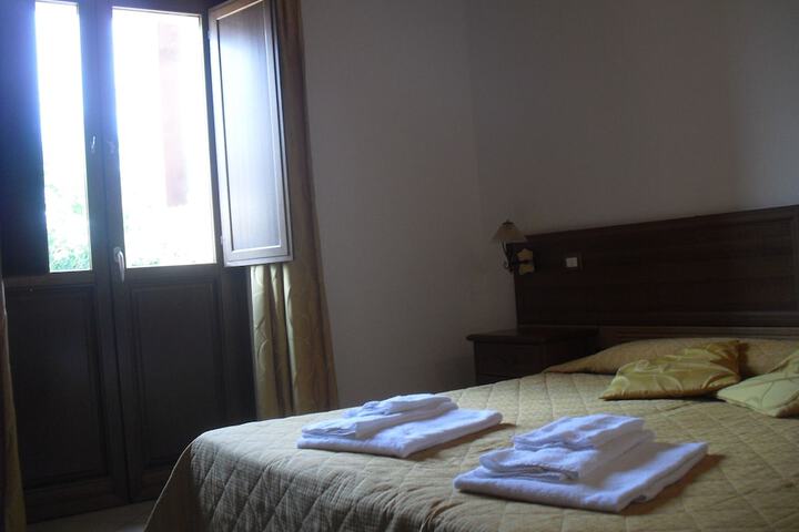 Room 4 of 84