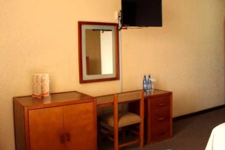 Room 5 of 12