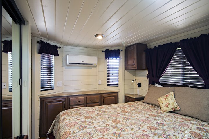 Room 6 of 27