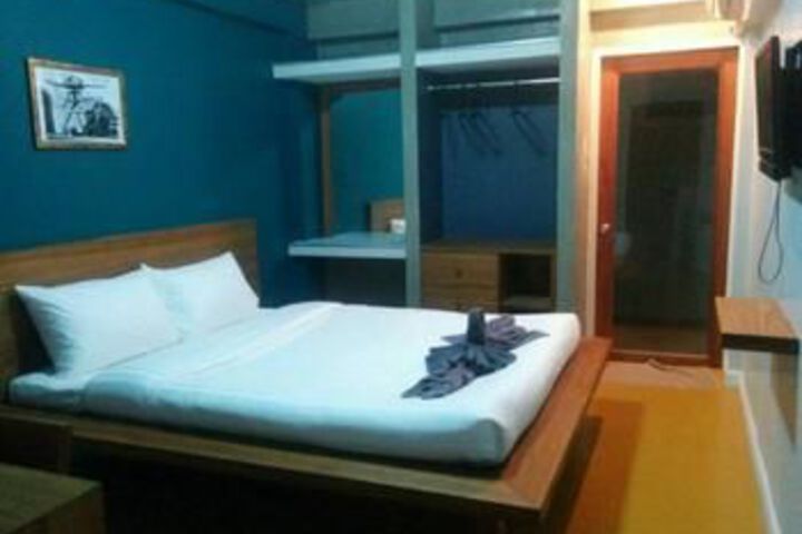 Room 9 of 38